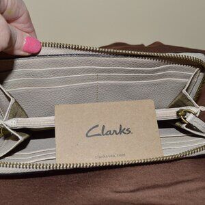 NWOT Clarks Cream Leather Zip Around Clutch Wallet